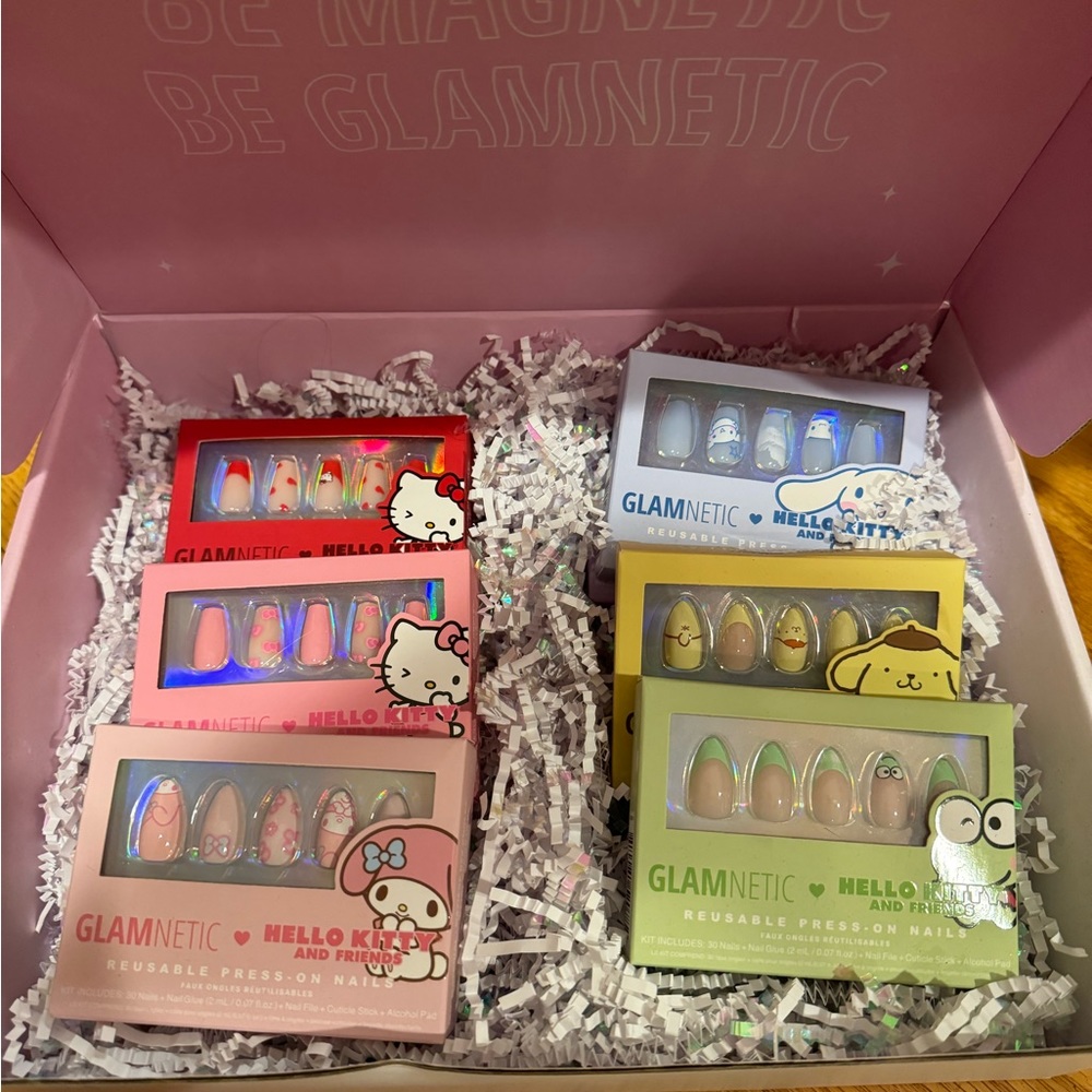 Glamnetic x Hello Kitty press on Nail kit